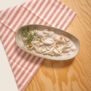 Śledzie z jabłkiem i cebulką 250g