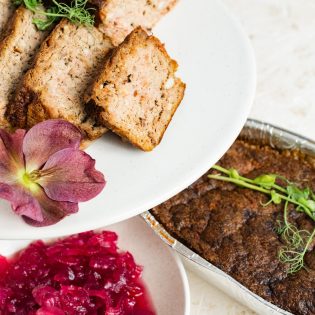 Pasztet wieprzowo-wołowy z marynowaną czerwoną cebulką 0,5 kg/1 kg