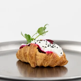 Mini croissant z serem kozim
