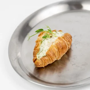 Mini croissant z pastą z krewetek
