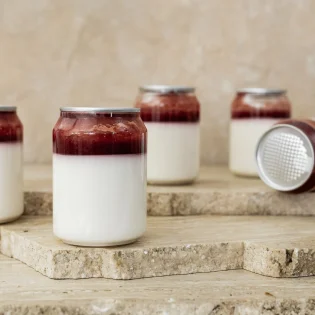 Panna Cotta z sosem truskawkowym