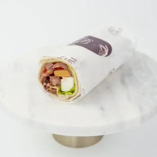 Wrap z jajkiem i bekonem