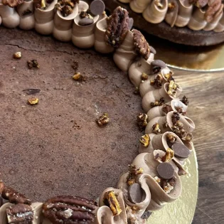 Brownie z ganache i pekanami